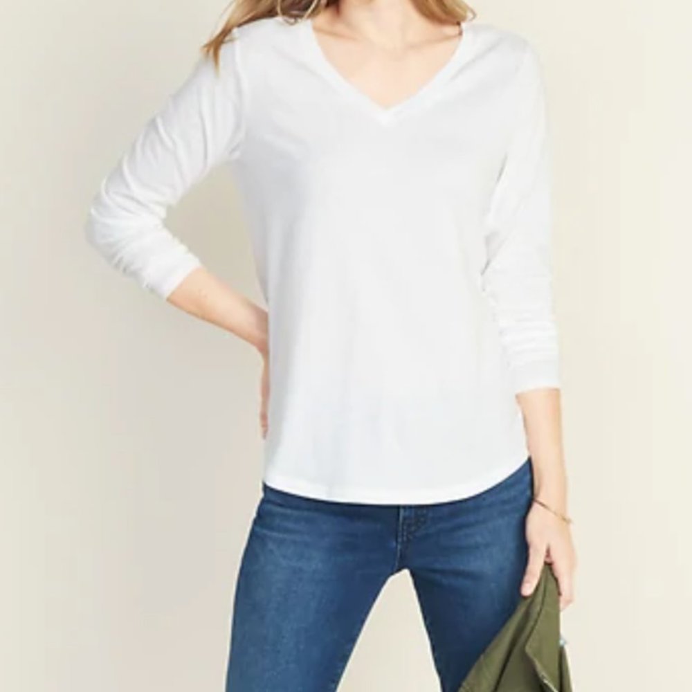 ✨NWT ✨Perfect Fit Long-Sleeve V-Neck Tee